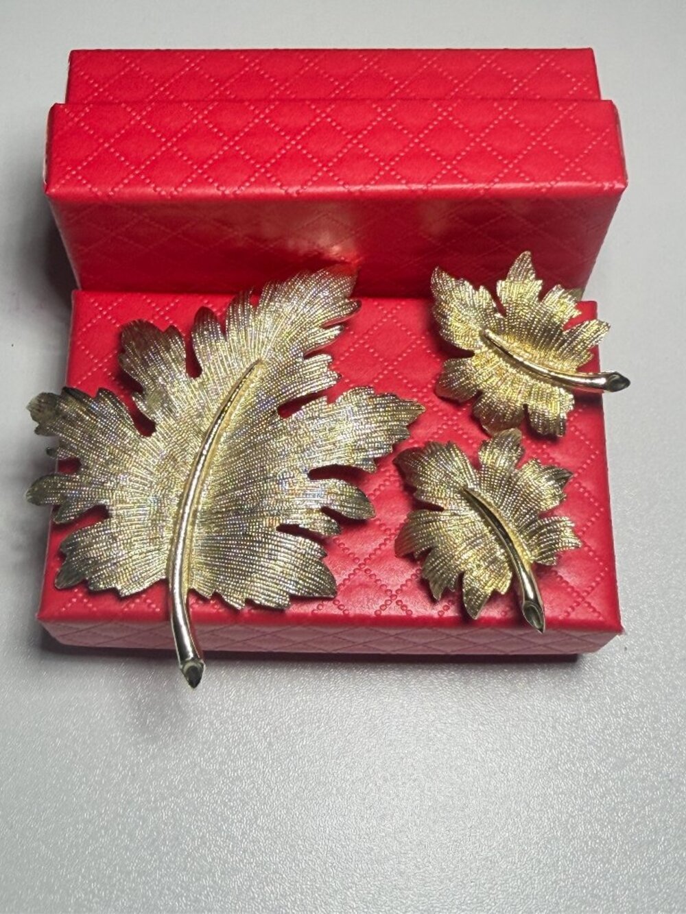 Vintage EMMONS Leaf Brooch Earrings Set Gold Tone Textured Leaves Clip Ons